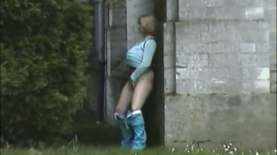 Linda MILF megatetona holandesa pillada masturbándose